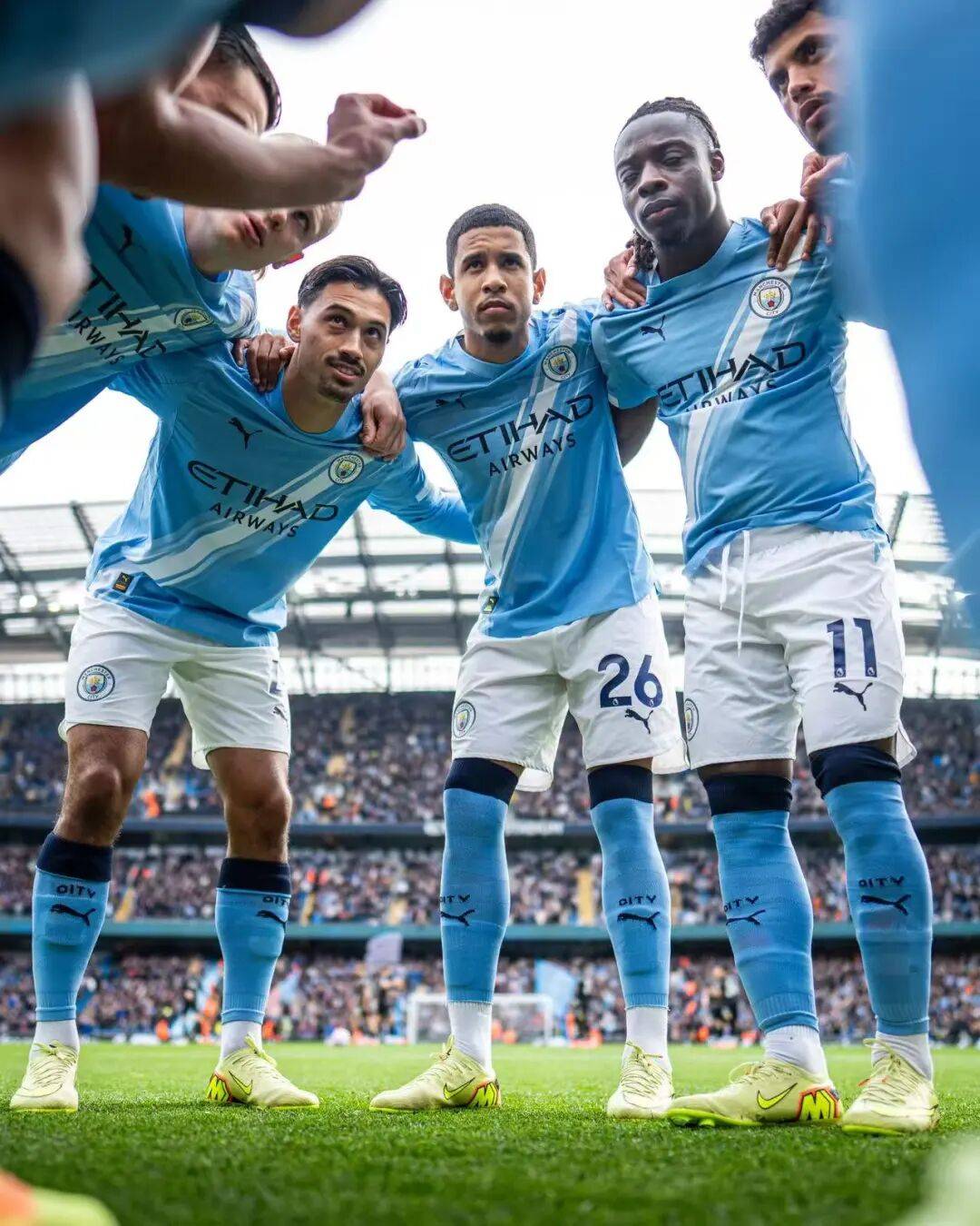 17岁290天，卡尔成为欧冠历史连续3场进球最年轻的球员（17岁290天，卡尔创欧冠最年轻连续三场破门纪录）