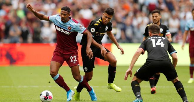 喀麦隆国脚尼亚马雷乌出轨，被女友曝光整个抓奸过程