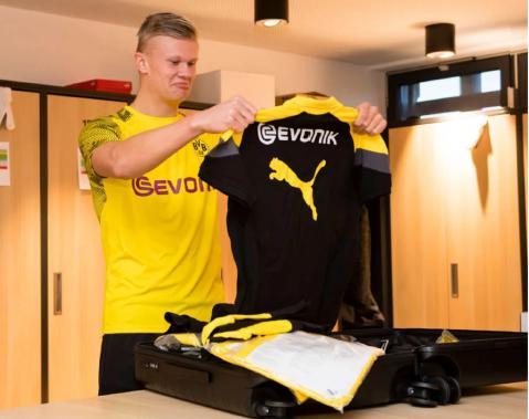 C罗本世纪左脚进球数位列第五，也是前十中唯一的非左脚球员