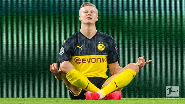 巴萨球员幸福满满，拉菲尼亚、3C、莱万与家人温馨相聚（巴萨众将其乐融融：拉菲尼亚、3C、莱万携家人温馨团聚）