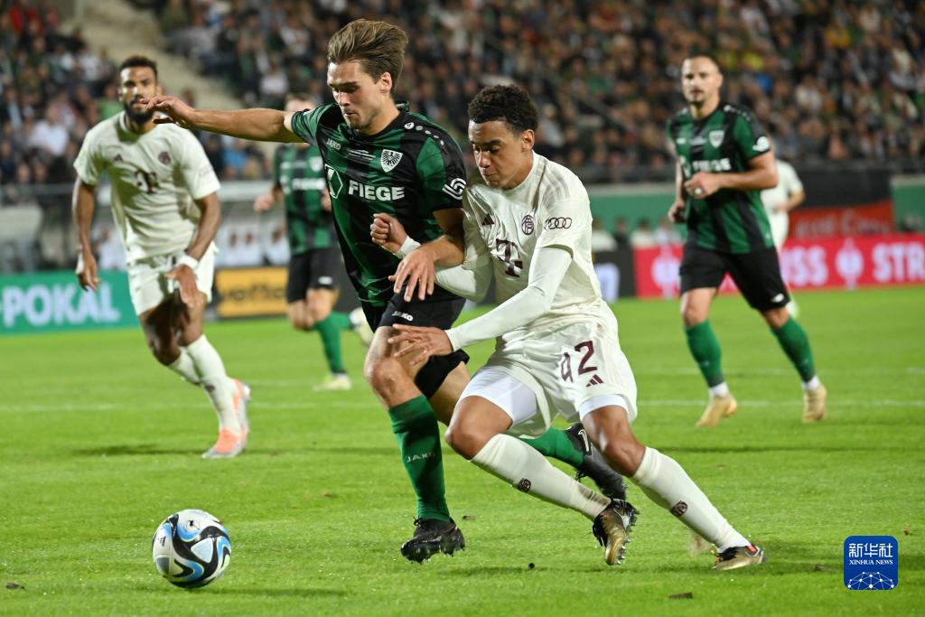 维拉vs阿森纳前瞻：英超前3大战 枪手主力双中卫缺席 谁也难赢（英超前三巅峰战前瞻：维拉对阵阿森纳，枪手双中卫缺阵，恐难分胜负）