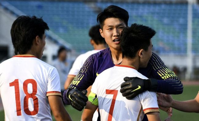 2025中超射手榜：法比奥金靴，卡扎和莱昂纳多分列二三名（2025中超射手榜揭晓：法比奥加冕金靴，卡扎与莱昂纳多分列二三位）