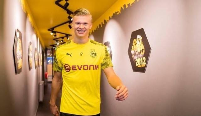 安东尼绝了！反击挑射破门+4天造4球，率队2-0进欧联前8争冠大热（安东尼状态爆棚！反击挑射破门，4天造4球，带队2-0晋级欧联八强成夺冠热门）