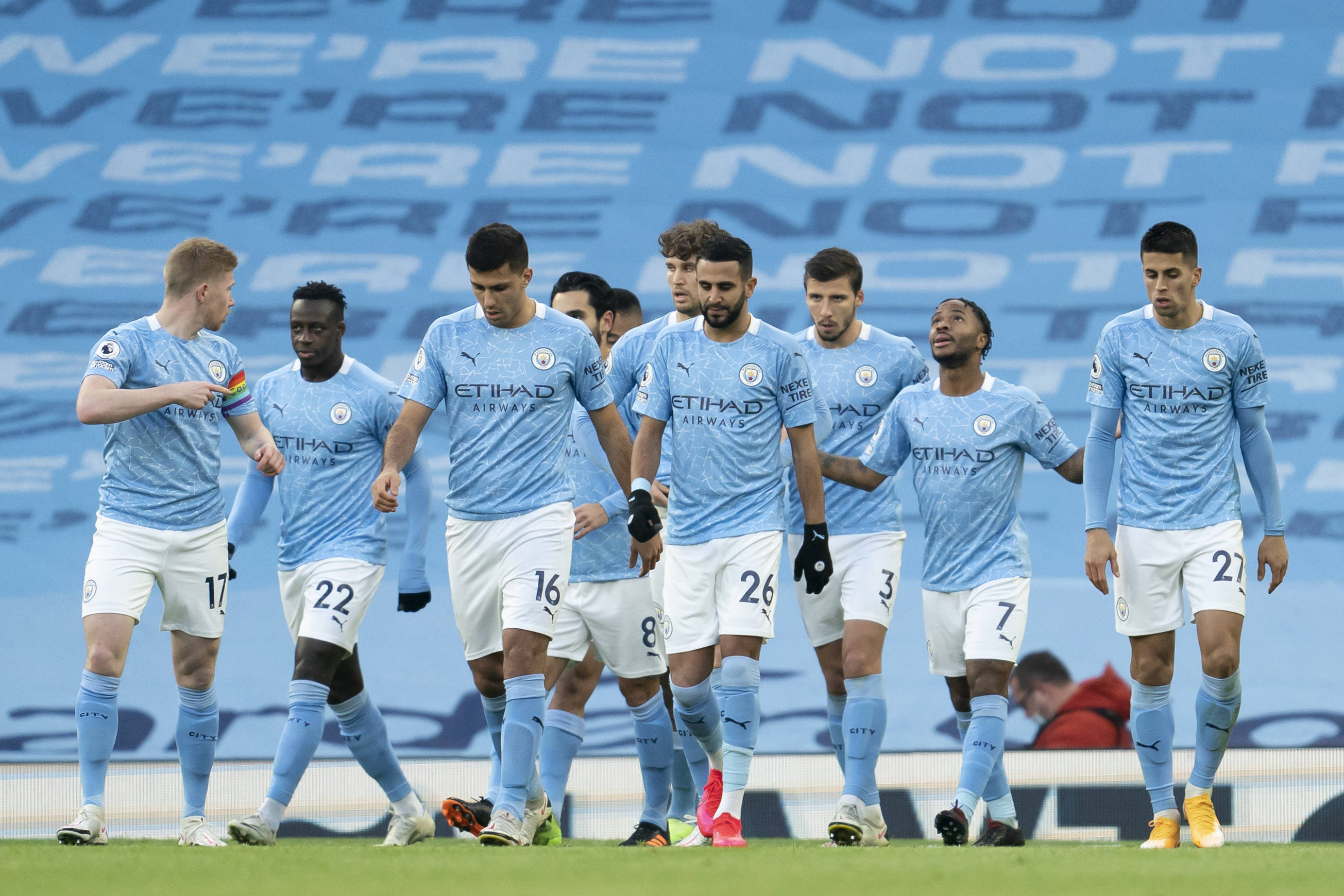 李璇：邵佳一内心坚定，对带国足可能承受的压力，应该有预期