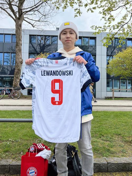 梅西：离开巴萨并非如我所愿，但我对巴萨的深情永恒不灭