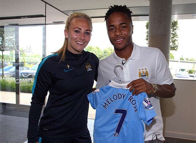 德天空：阿德耶米将参加足球社区活动，作为武器事件的处罚（德天空：阿德耶米因武器事件被罚参与足球公益活动）